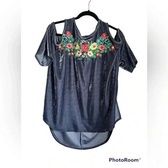 Umgee Tops - Blue Umgee Velvet Blouse w/Shoulder Cutouts and Floral Embroidery Size S